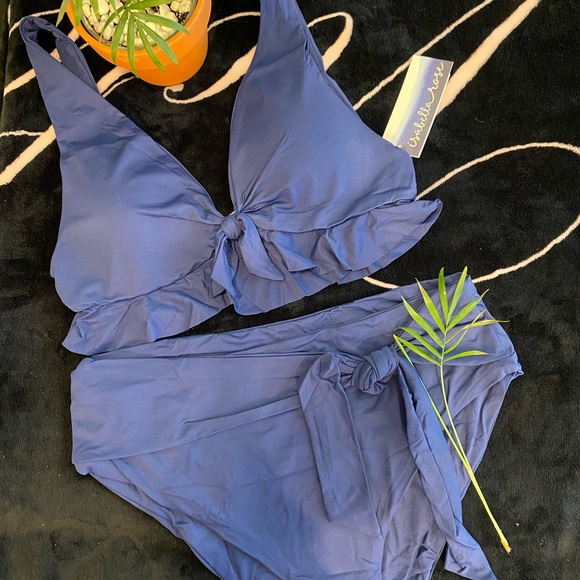 Bikini - Picture 1 of 3